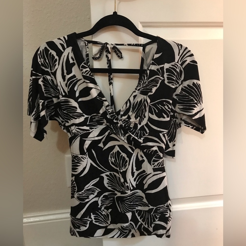 White House Black Market top.  Open back that ties at the top. Size XXS.